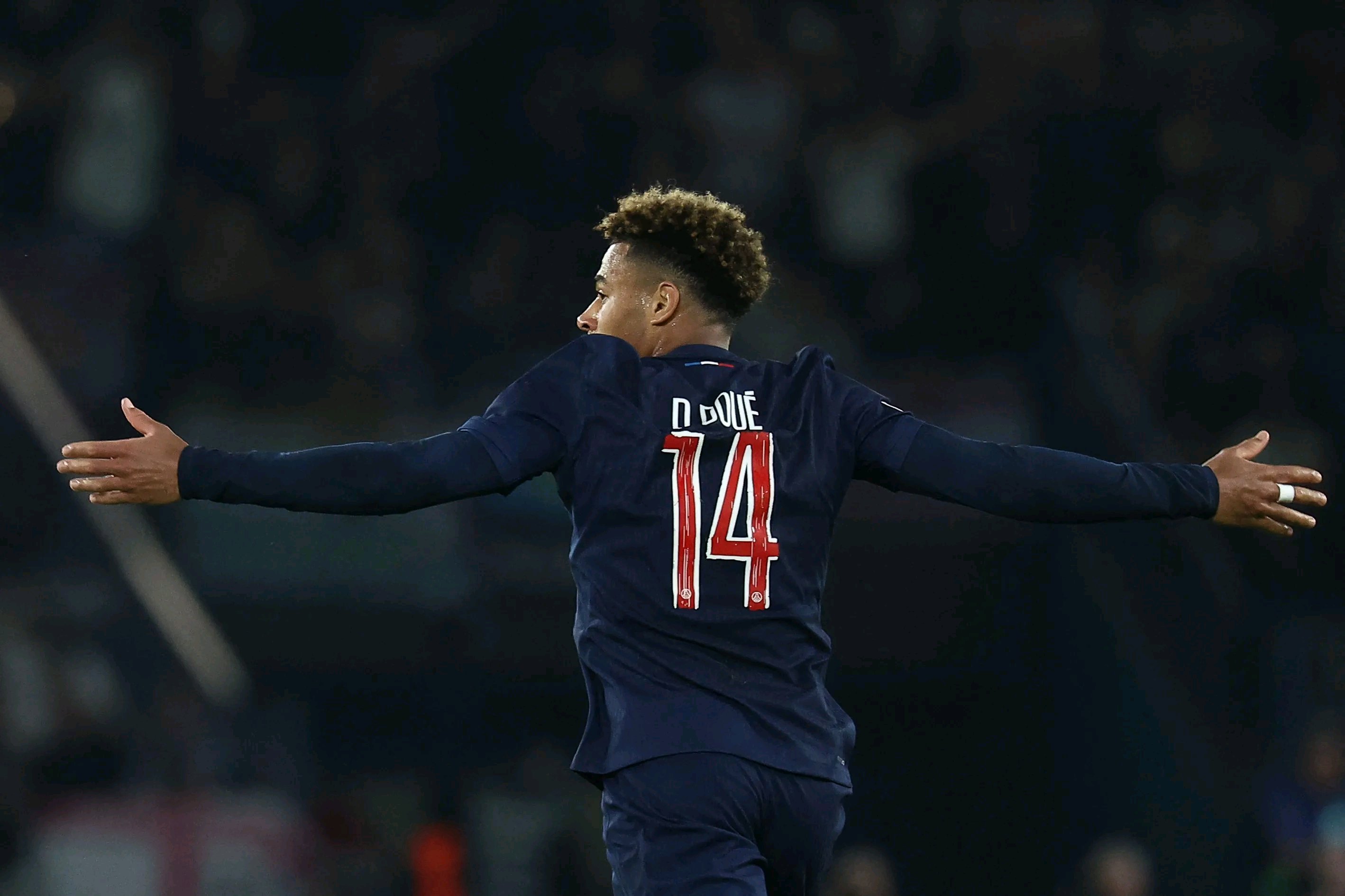 多米体育app包含里程碑夜皇家马德里临场应变，英超清晨刷纪录，管理层满意，赛季目标并未改变的词条